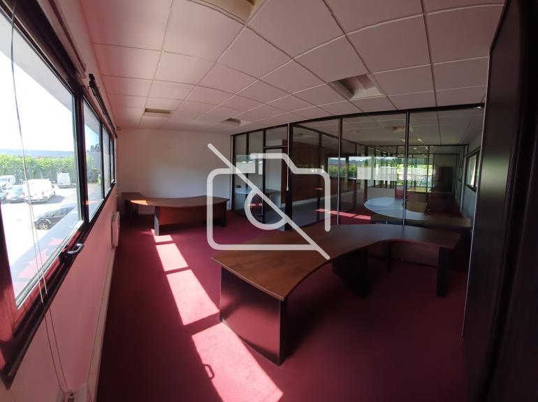 Entrepôt à louer à Buc - 316 m²