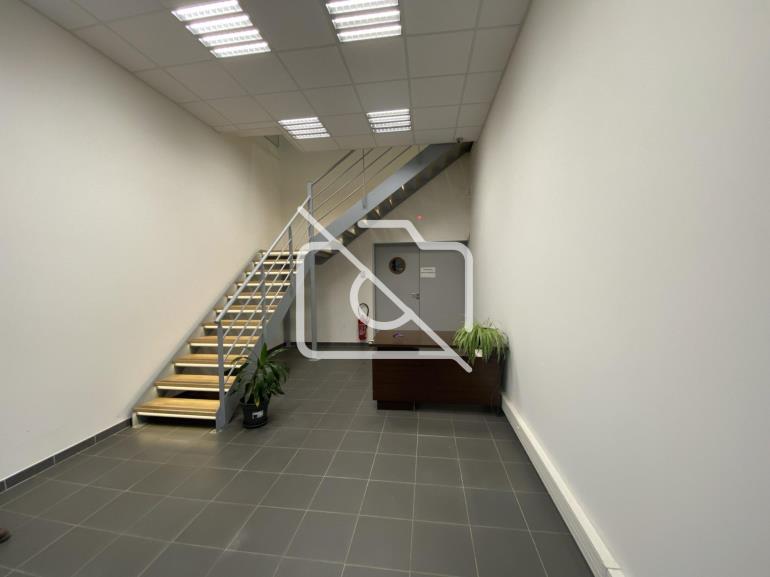 Entrepôt à louer à Le Pin - 680 m²