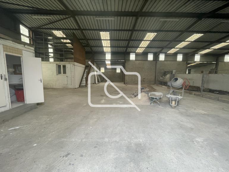 Entrepôt à louer à Ozoir-la-Ferrière - 410 m²