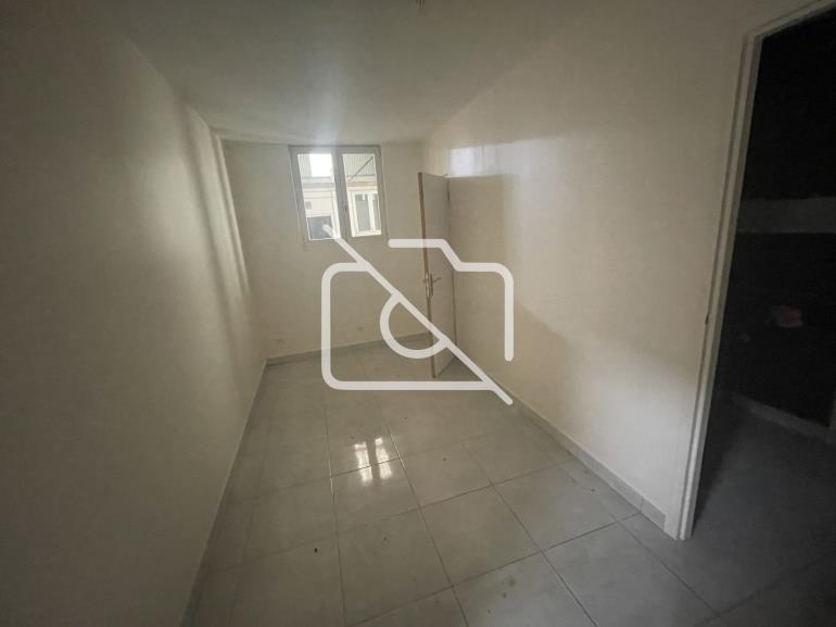 Entrepôt à louer à Ozoir-la-Ferrière - 410 m²
