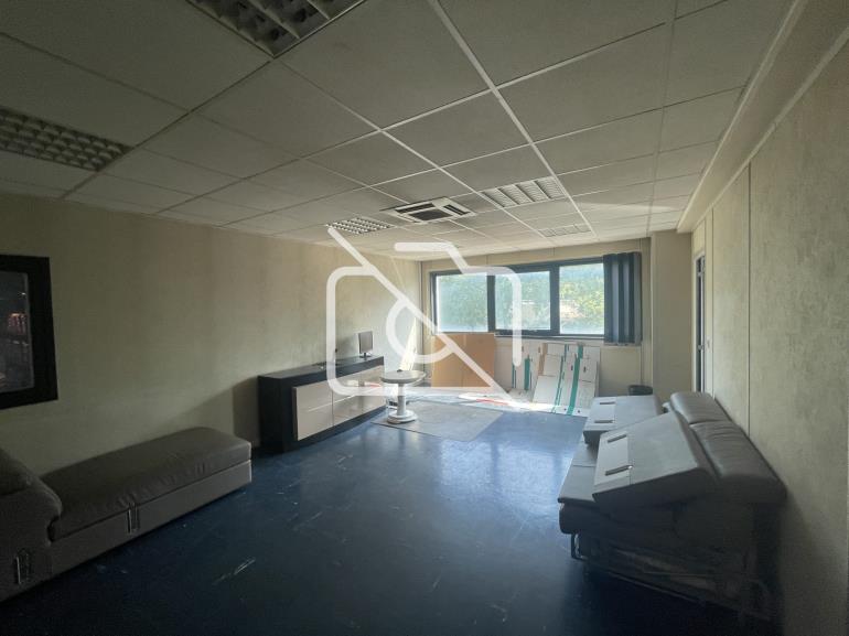 Entrepôt à louer à Bobigny - 1 750 m²