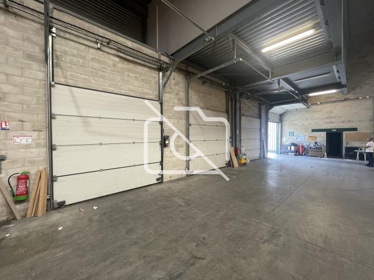 Entrepôt à louer à Bobigny - 1 750 m²