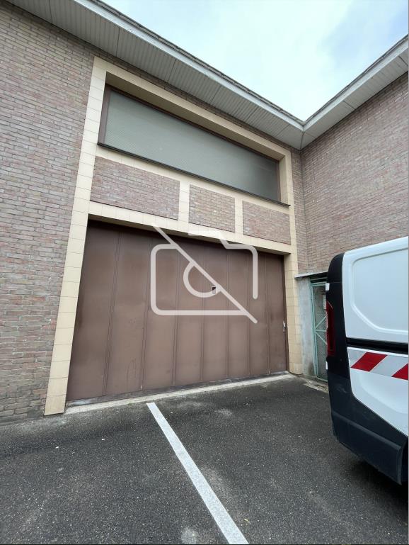 Entrepôt à louer à Voisins-le-Bretonneux - 265 m²