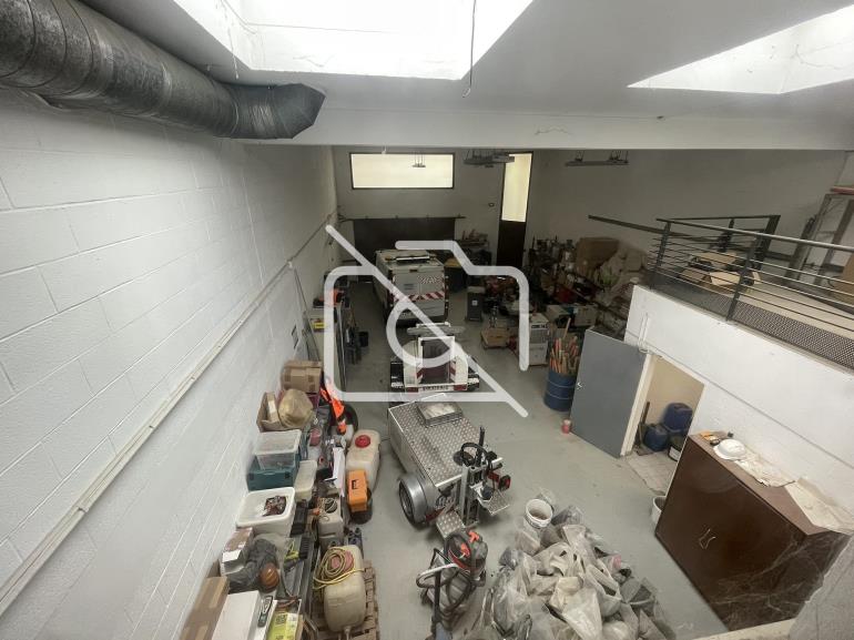 Entrepôt à louer à Voisins-le-Bretonneux - 265 m²