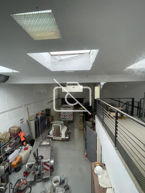 Entrepôt à louer à Voisins-le-Bretonneux - 265 m²