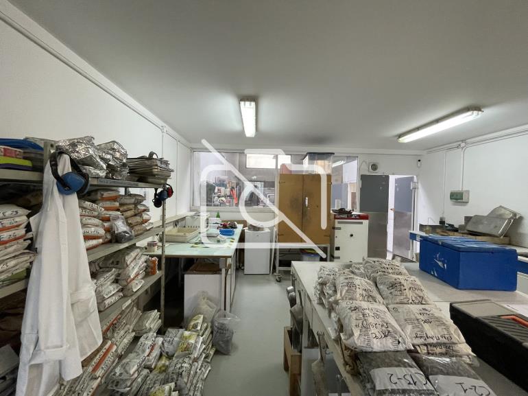 Entrepôt à louer à Voisins-le-Bretonneux - 265 m²