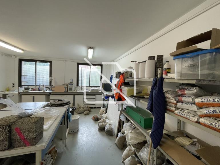 Entrepôt à louer à Voisins-le-Bretonneux - 265 m²