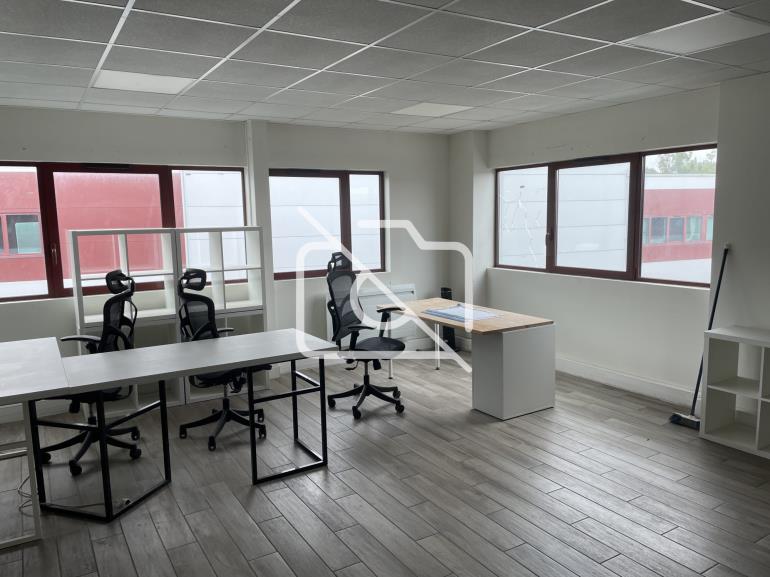 Entrepôt à louer à Le Pin - 365 m²