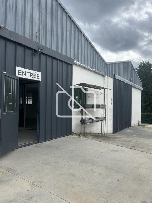Entrepôt à louer à Le Pin - 925 m²