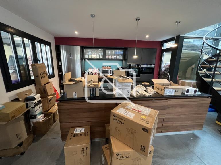 Entrepôt à vendre à Champigny-sur-Marne - 673 m²