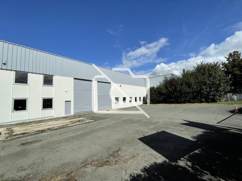 Entrepôt à vendre à Plaisir - 1 664 m²