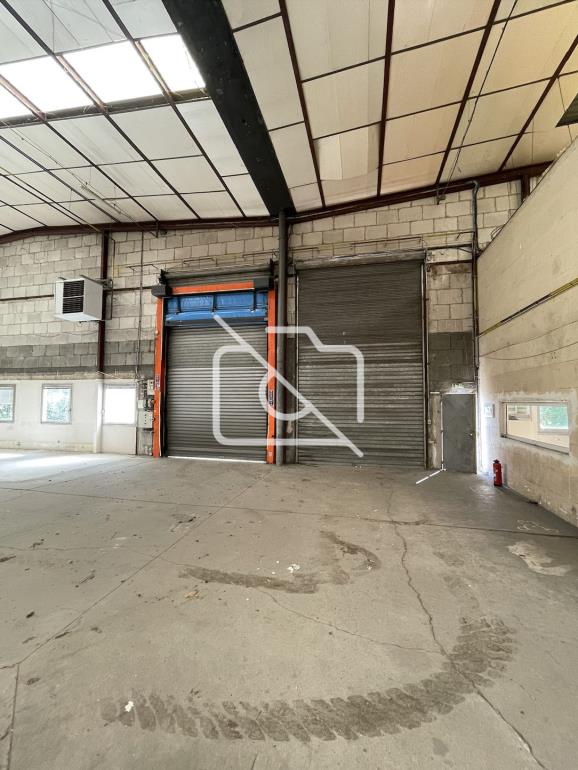 Entrepôt à vendre à Plaisir - 1 664 m²