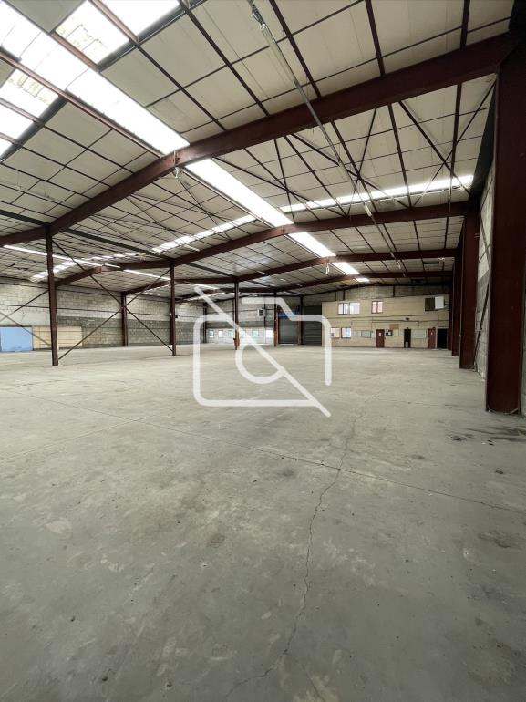 Entrepôt à vendre à Plaisir - 1 664 m²