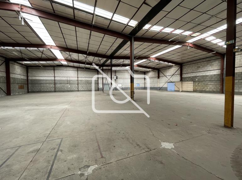 Entrepôt à vendre à Plaisir - 1 664 m²