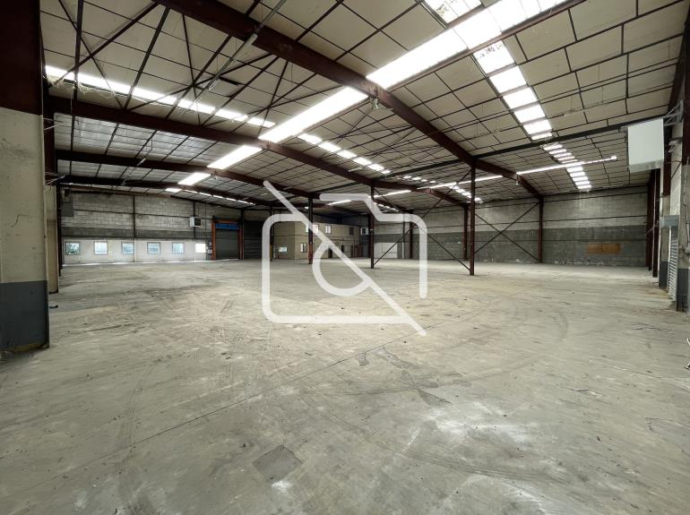 Entrepôt à vendre à Plaisir - 1 664 m²