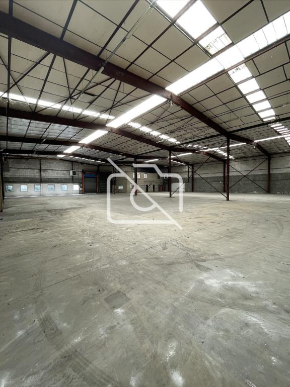 Entrepôt à vendre à Plaisir - 1 664 m²