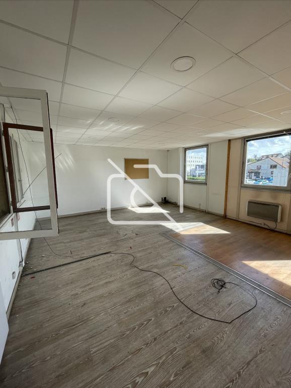 Entrepôt à vendre à Plaisir - 1 664 m²