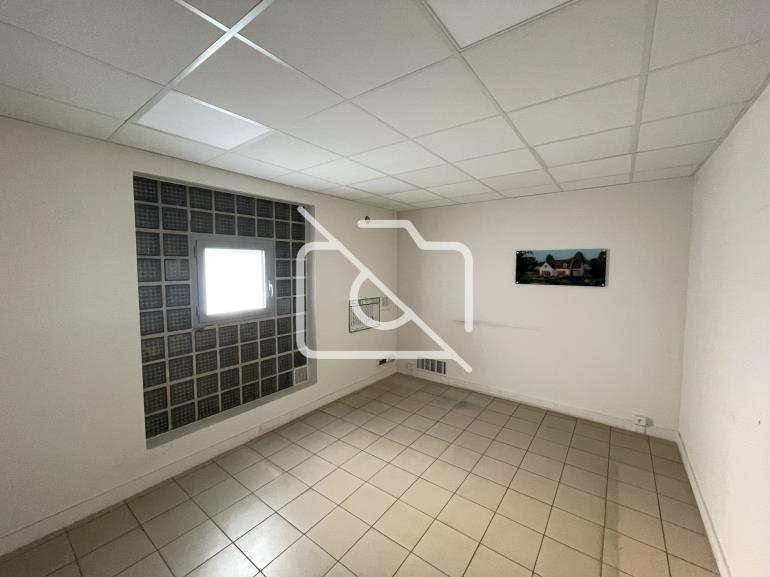 Entrepôt à vendre à Savigny-le-Temple - 4 261 m²