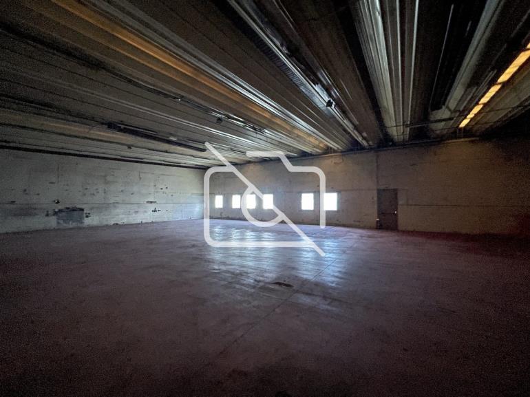 Entrepôt à vendre à Savigny-le-Temple - 4 261 m²