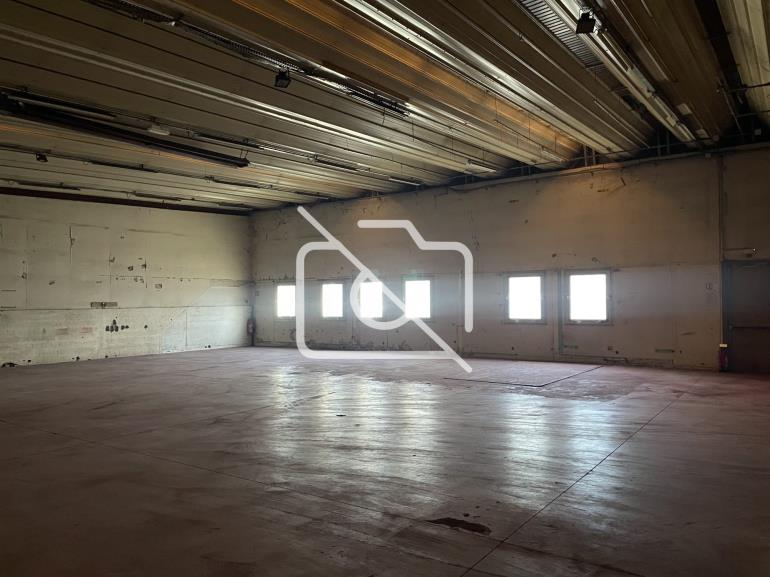 Entrepôt à vendre à Savigny-le-Temple - 4 261 m²
