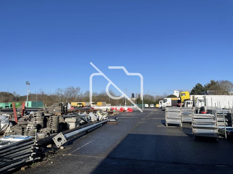 Entrepôt à vendre à Savigny-le-Temple - 4 261 m²