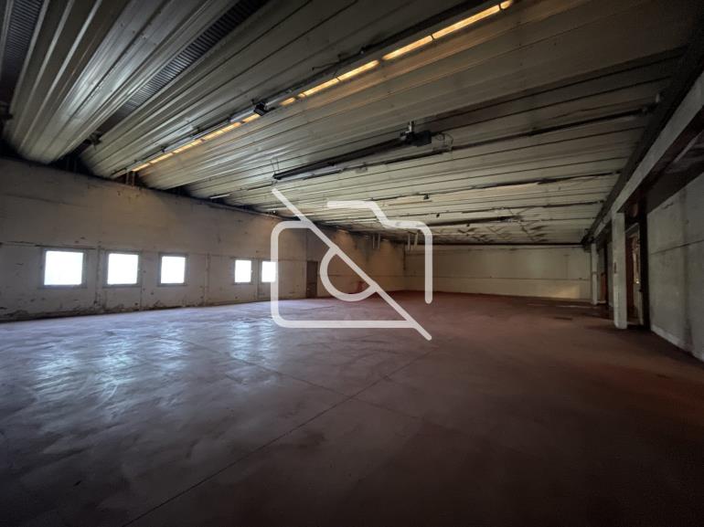 Entrepôt à vendre à Savigny-le-Temple - 4 261 m²