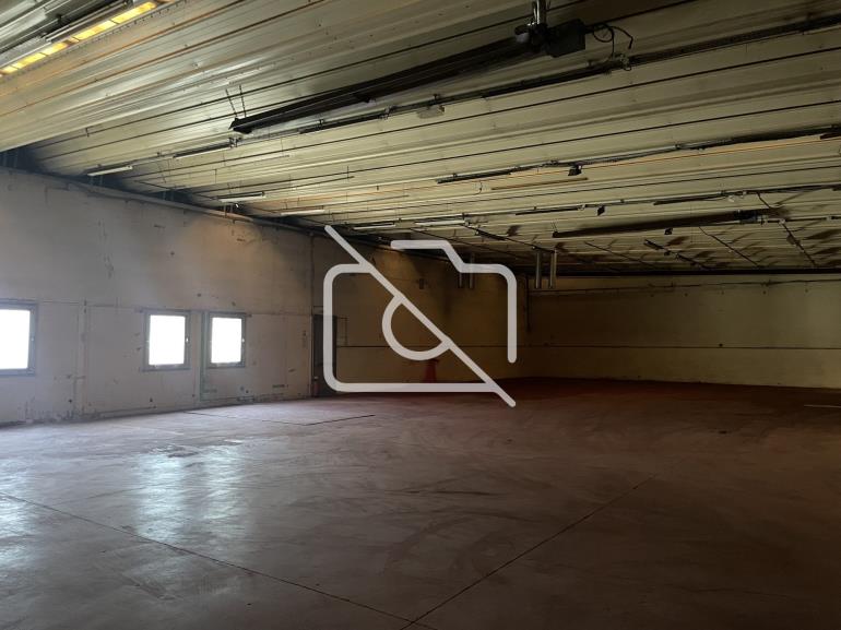 Entrepôt à vendre à Savigny-le-Temple - 4 261 m²