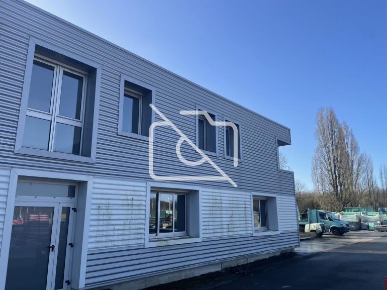 Entrepôt à vendre à Savigny-le-Temple - 4 261 m²