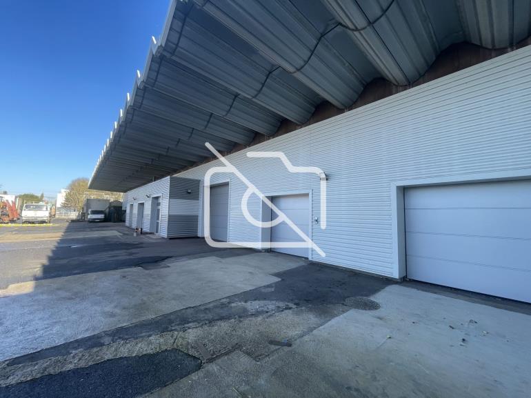 Entrepôt à vendre à Savigny-le-Temple - 4 261 m²