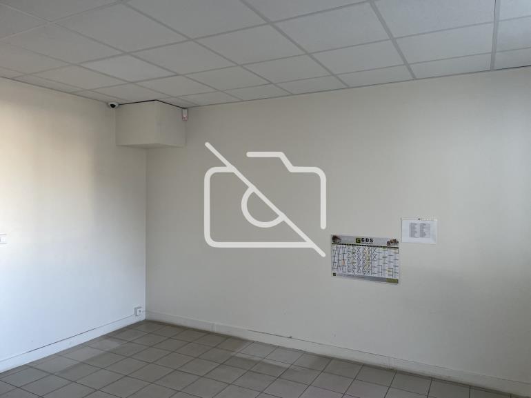 Entrepôt à vendre à Savigny-le-Temple - 4 261 m²