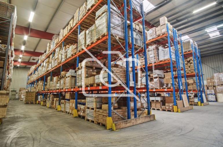 Entrepôt à vendre à Mormant - 2 738 m²