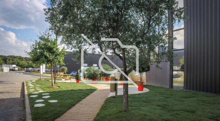 Entrepôt à vendre à Persan - 3 800 m²