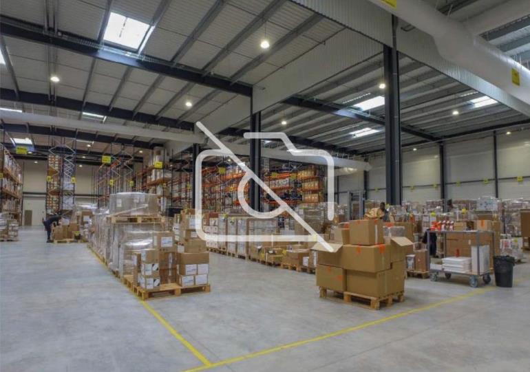 Entrepôt à vendre à Persan - 3 800 m²