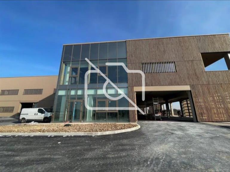 Entrepôt à vendre à Tremblay-en-France - 6 200 m²
