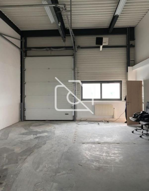 Entrepôt à vendre à Tigery - 232 m²