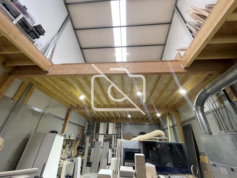 Entrepôt à vendre à Brie-Comte-Robert - 240 m²