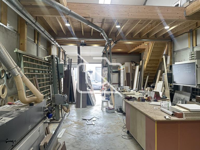 Entrepôt à vendre à Brie-Comte-Robert - 240 m²