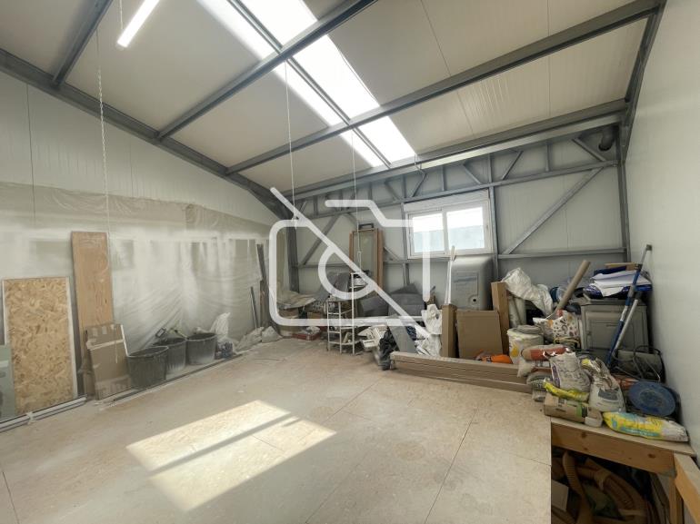 Entrepôt à vendre à Brie-Comte-Robert - 240 m²