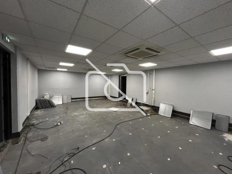 Entrepôt à louer à Les Ulis - 325 m²