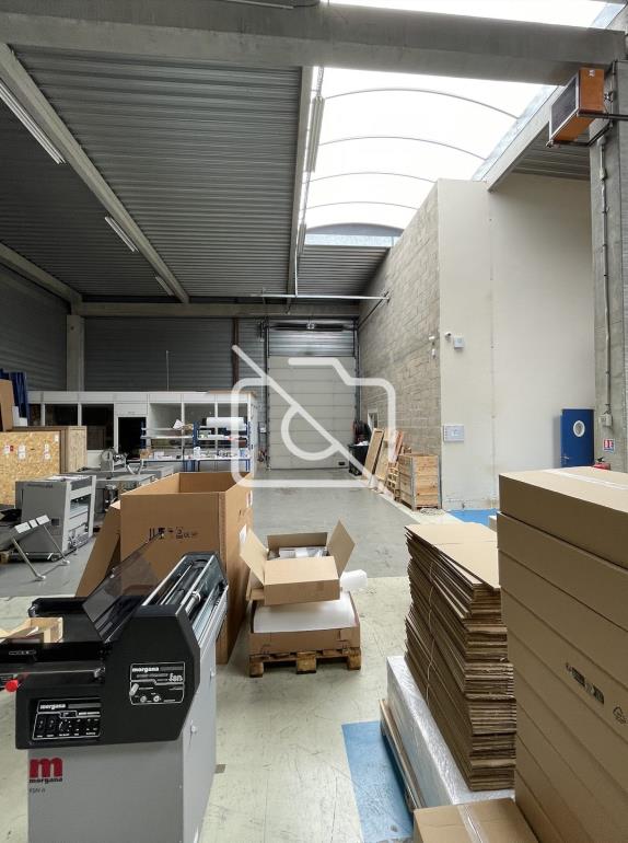 Entrepôt à vendre à Trappes - 785 m²