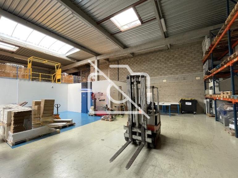 Entrepôt à vendre à Trappes - 785 m²