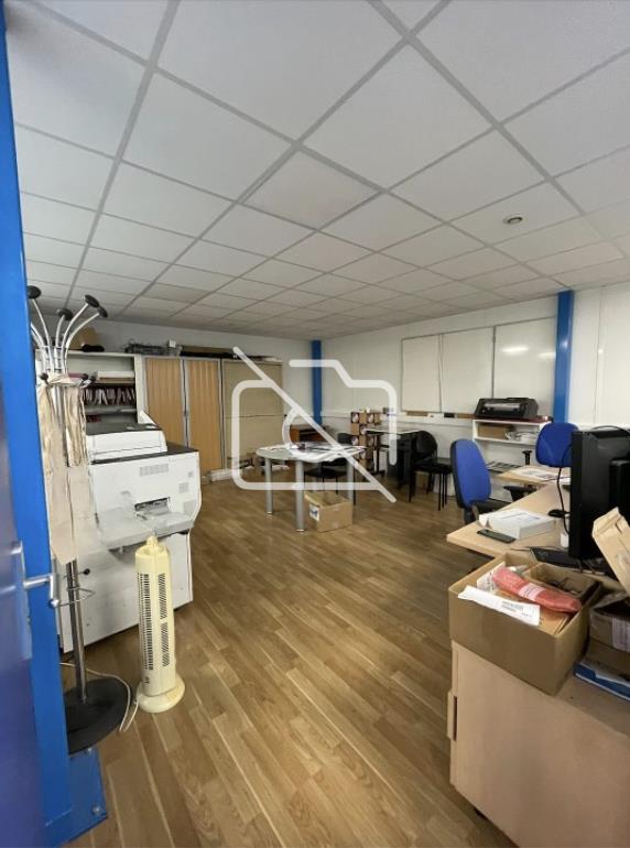 Entrepôt à vendre à Trappes - 785 m²