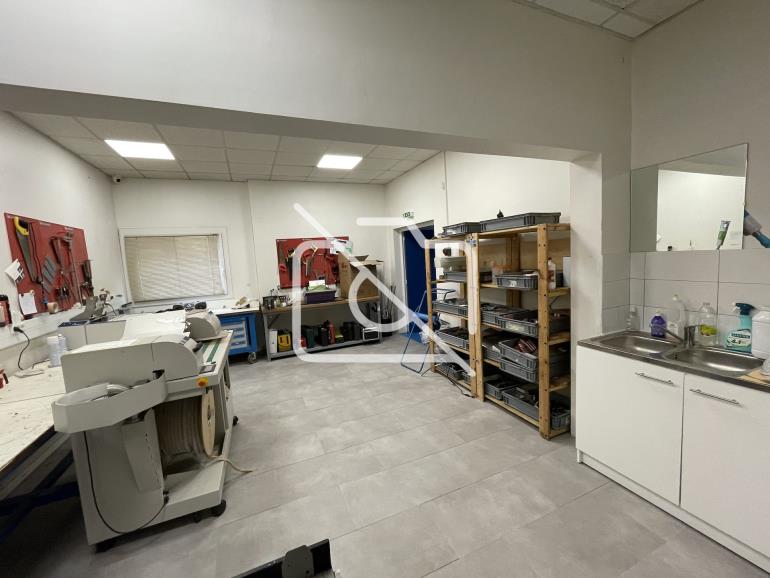 Entrepôt à vendre à Trappes - 785 m²
