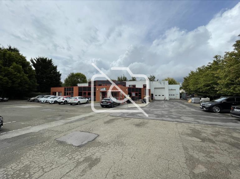 Entrepôt à vendre à Voisins-le-Bretonneux - 1 850 m²
