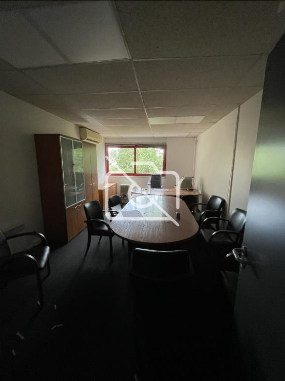 Entrepôt à vendre à Voisins-le-Bretonneux - 1 850 m²