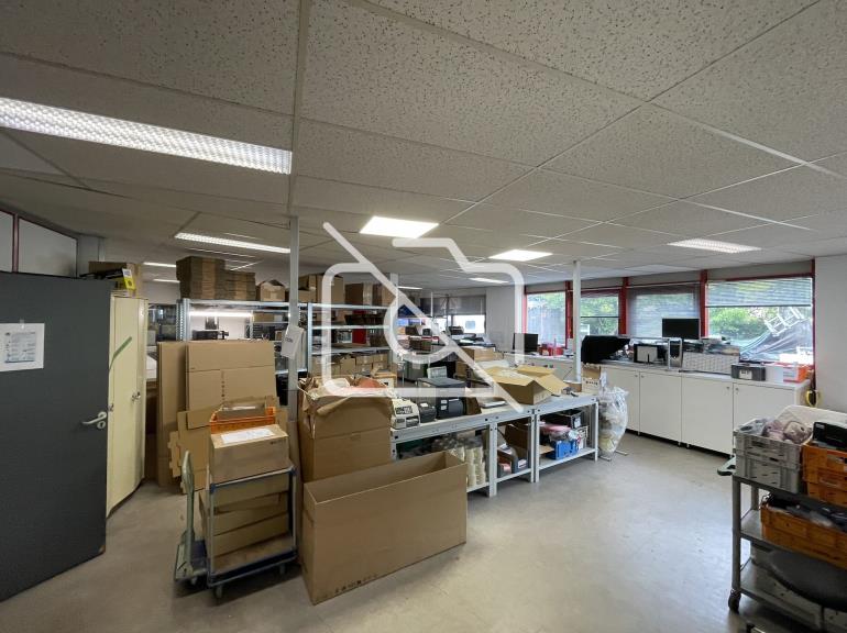 Entrepôt à vendre à Voisins-le-Bretonneux - 1 850 m²