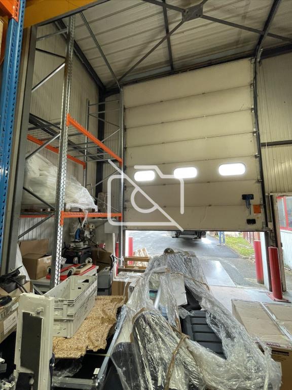 Entrepôt à vendre à Voisins-le-Bretonneux - 1 850 m²