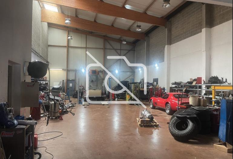 Entrepôt à vendre à Émerainville - 375 m²