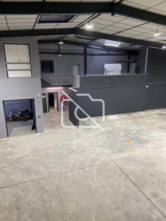 Entrepôt à vendre à Sainte-Geneviève-des-Bois - 1 900 m²