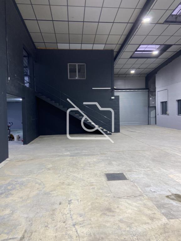 Entrepôt à vendre à Sainte-Geneviève-des-Bois - 1 900 m²